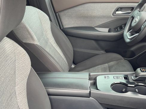 Certified 2022 Nissan Rogue SV image 10