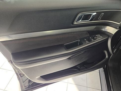 Used 2018 Ford Explorer XLT w/ Equipment Group 202A image 18