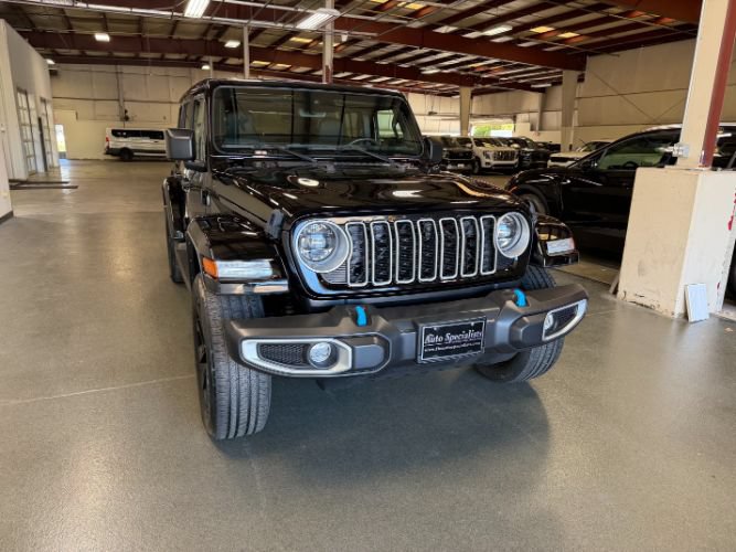 Used 2024 Jeep Wrangler Unlimited Sahara w/ Technology Group AWD/4WD image 7