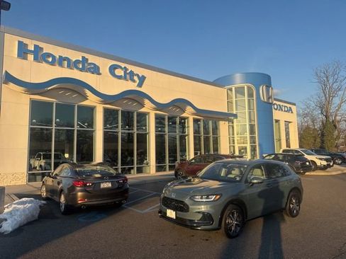 Used 2023 Honda HR-V EX-L image 2