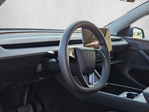 Used 2026 Tesla Model Y 2WD image 22
