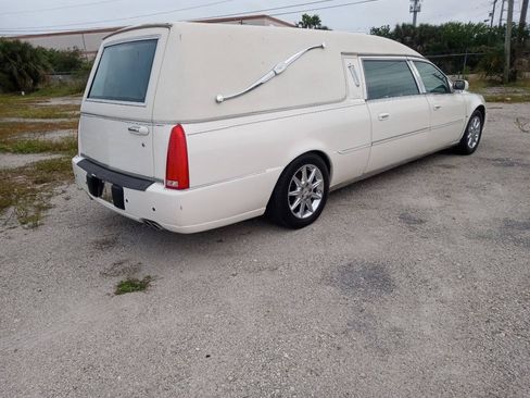 Used 2011 Cadillac DTS Limousine FWD image 5