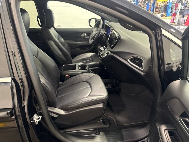 Used 2025 Chrysler Pacifica Select FWD image 35