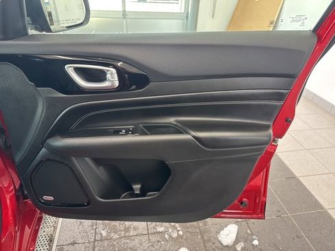 Used 2024 Jeep Compass Limited w/ High Altitude Package image 11