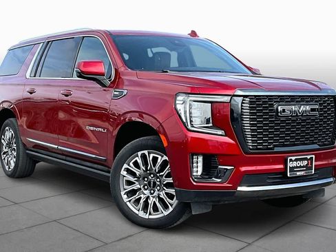 Used 2023 GMC Yukon XL Denali Ultimate image 3