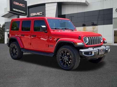 Used 2025 Jeep Wrangler Unlimited Sahara AWD/4WD image 32