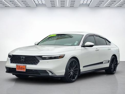 Used 2024 Honda Accord Touring image 8