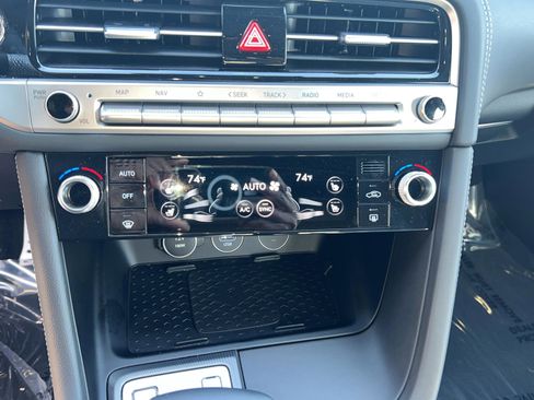 Used 2025 Genesis G70 2.5T w/ Sport Prestige Package image 11