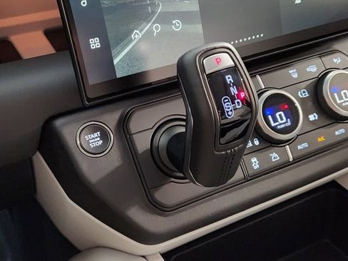 New 2026 Land Rover Defender 130 X-Dynamic SE image 19