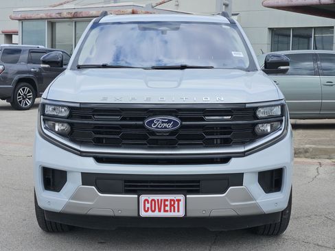 Used 2025 Ford Expedition Platinum AWD/4WD image 2