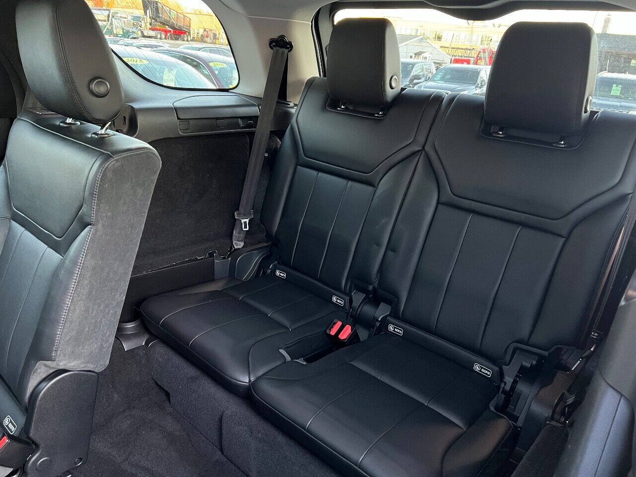 Used 2017 Land Rover Discovery HSE AWD/4WD image 39