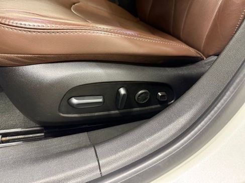 Used 2019 Buick LaCrosse Avenir w/ Driver Confidence Package II image 10