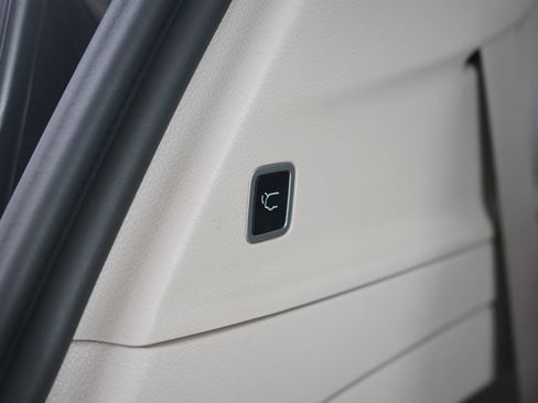 Used 2023 Chrysler Pacifica Touring-L w/ Road Tripper Package image 18