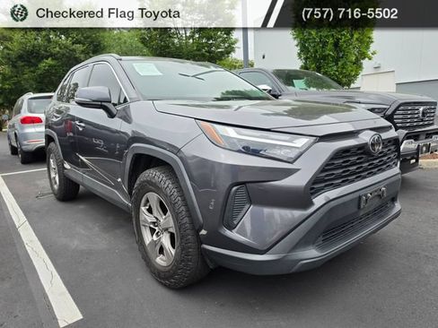 Used 2022 Toyota RAV4 XLE w/ Convenience Package FWD image 3