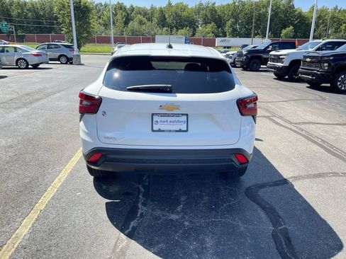 Used 2024 Chevrolet Trax LS w/ LS Convenience Package FWD image 28