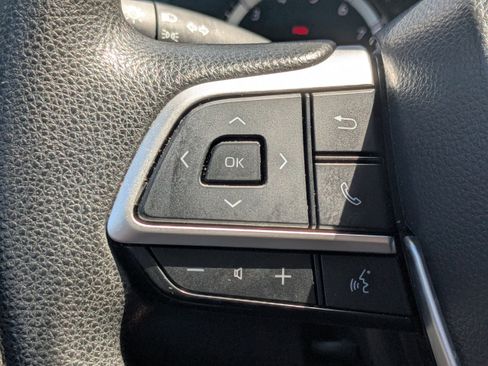 Used 2023 Toyota Highlander L image 25