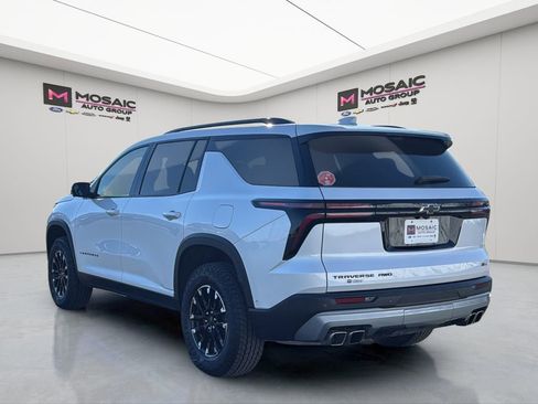 Used 2025 Chevrolet Traverse Z71 w/ Enhanced Driving Package image 5