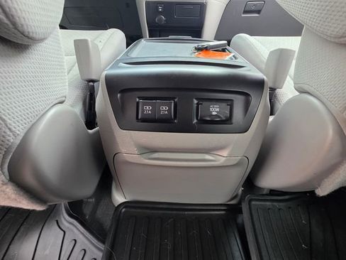 Used 2020 Toyota Sienna LE w/ LE Preferred Package image 18
