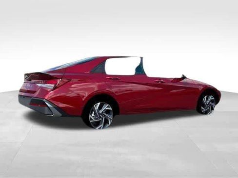 Certified 2025 Hyundai Elantra Sport image 8