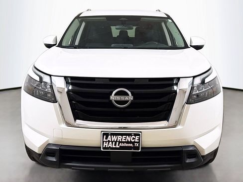 Used 2025 Nissan Pathfinder SV FWD image 2