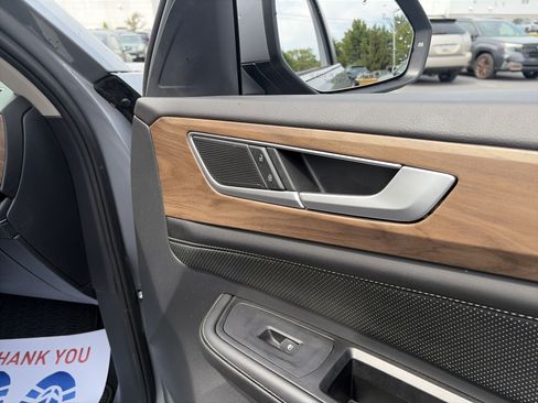 Used 2024 Volkswagen Atlas SE image 38