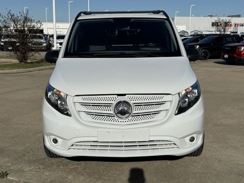 Used 2019 Mercedes-Benz Metris Passenger image 10