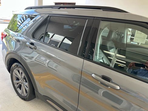 Used 2022 Ford Explorer XLT w/ Equipment Group 202A RWD image 9