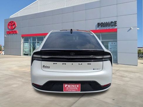 New 2026 Toyota Prius Plug-In Hybrid FWD image 4