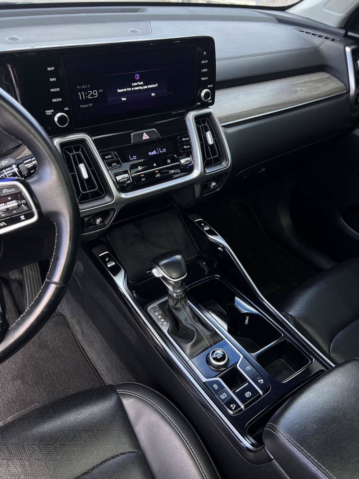 Used 2022 Kia Sorento EX w/ Panoramic Sunroof Package FWD image 5