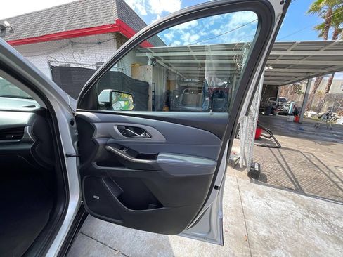Used 2019 Chevrolet Traverse LT w/ LT Premium Package FWD image 18