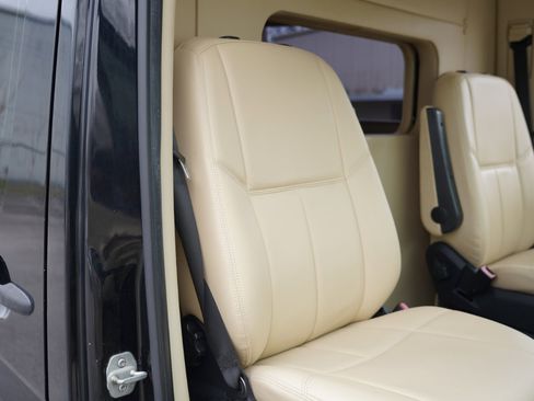 Used 2013 Mercedes-Benz Sprinter 2500 image 25