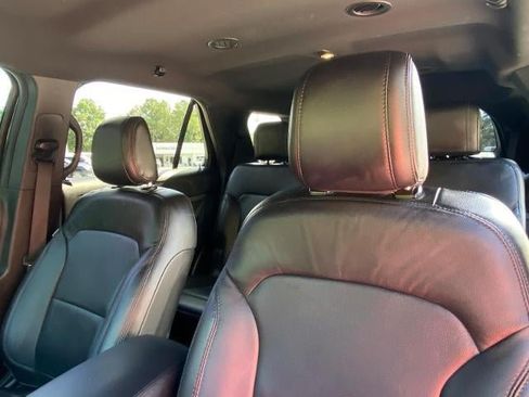Used 2018 Ford Explorer XLT w/ Equipment Group 202A AWD/4WD image 22