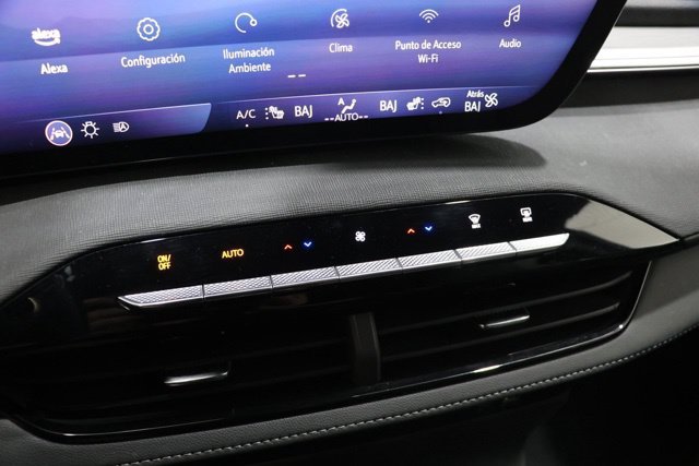 Used 2025 Buick Enclave Preferred FWD image 26