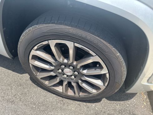 Used 2020 GMC Acadia Denali w/ Trailering Package AWD/4WD image 6