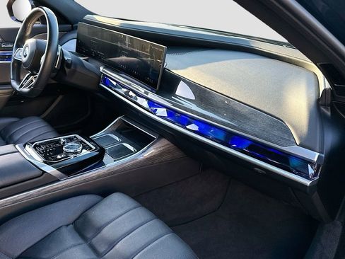 Used 2023 BMW 760i xDrive image 30