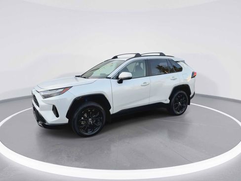 Certified 2022 Toyota RAV4 SE image 4