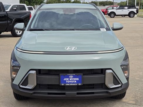 Used 2025 Hyundai Kona SEL AWD/4WD image 3