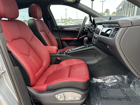 New 2025 Porsche Macan image 18