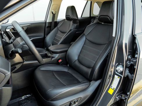 Used 2023 Toyota RAV4 Limited image 32