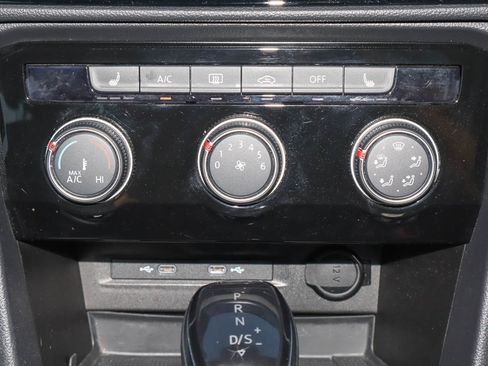 Used 2023 Volkswagen Taos SE FWD image 19