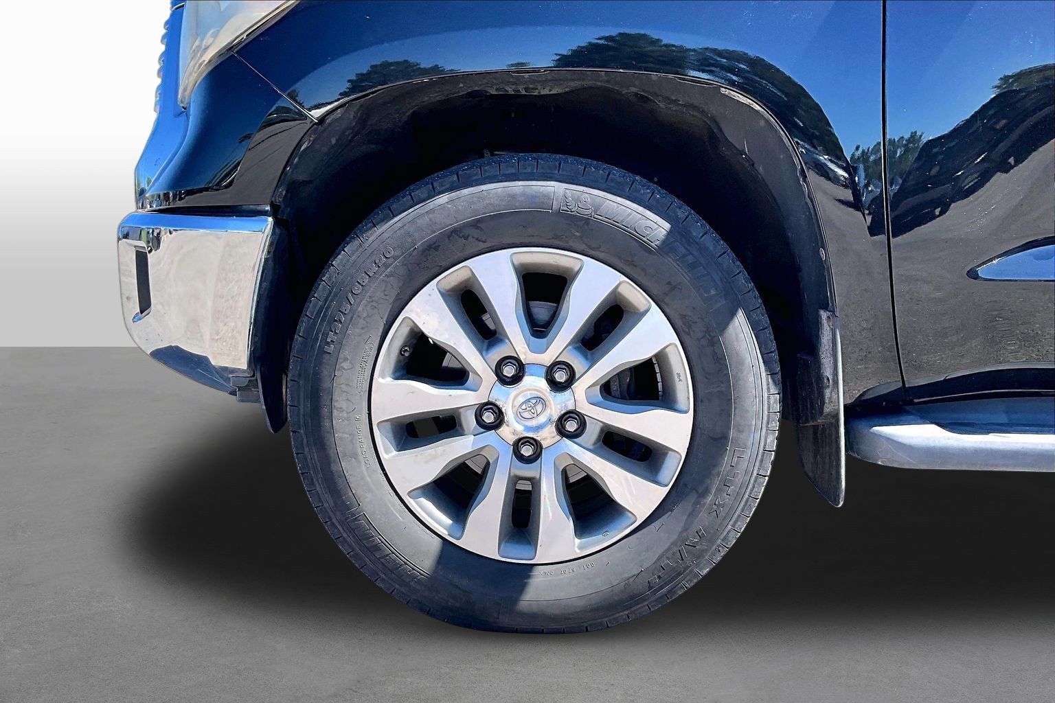 Used 2016 Toyota Tundra Limited w/ Limited Premium Package AWD/4WD image 8