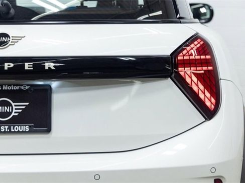 Certified 2025 MINI Cooper 2-Door Hardtop image 11