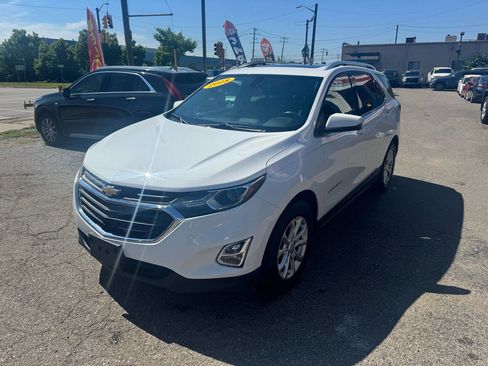 Used 2018 Chevrolet Equinox LT w/ Sun & Infotainment Package image 2