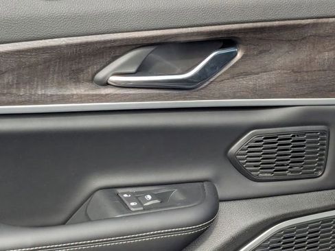 New 2025 Jeep Grand Cherokee Limited w/ Luxury Tech Group II image 29