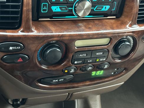 Used 2003 Toyota Sequoia SR5 image 19