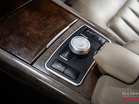 Used 2011 Mercedes-Benz E 550 4MATIC Sedan image 25