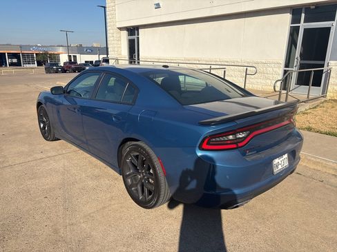 Used 2022 Dodge Charger SXT w/ Blacktop Package image 2