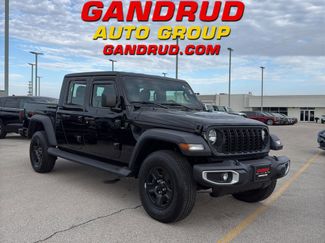 Used 2025 Jeep Gladiator Sport video 1