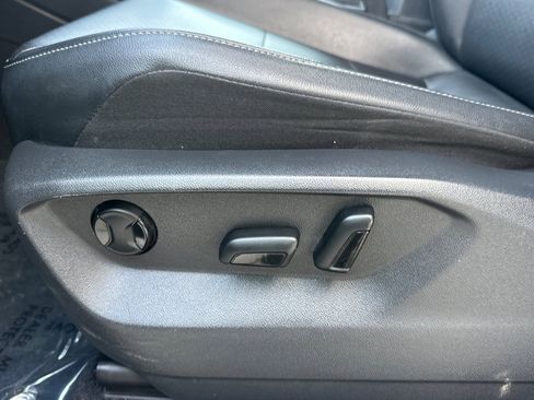 Used 2018 Volkswagen Tiguan SE w/ 18" Alloy Wheels Package image 14