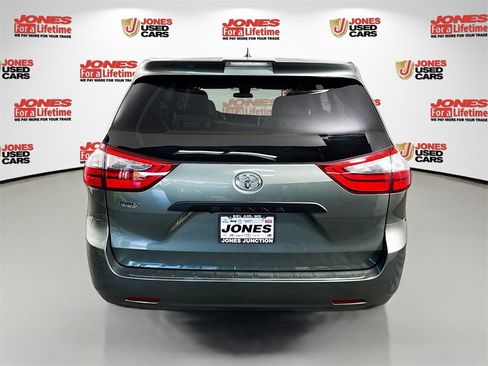 Certified 2020 Toyota Sienna L image 14